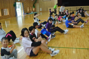 ２　おしり歩き００